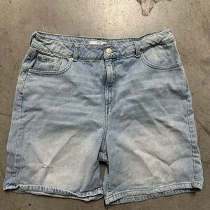 Casual Light Blue Denim Women's Shorts - Relaxed Fit